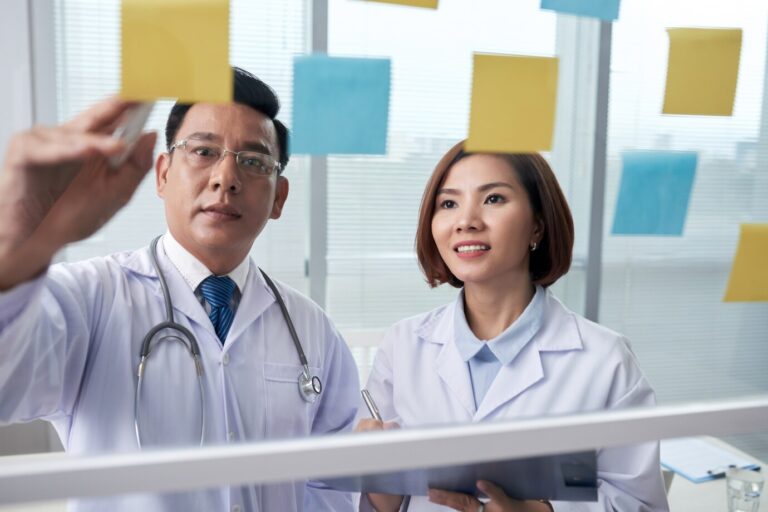 診所配置人員